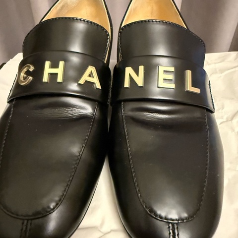 Chanel｜23B 字母樂福鞋