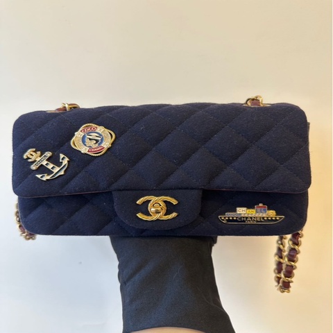 Chanel 香奈兒 18A CF 大mini 金扣 漢堡系列 限量徽章 尺寸20*12 海軍藍 羊毛呢拼皮 鐳射26開 有卡 成色98新 專櫃3萬多