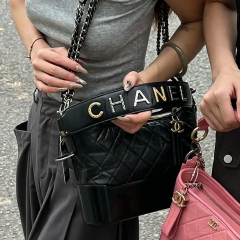 CHANEL香奈兒黑金特殊手柄流浪包新中號全新全配🈶購證