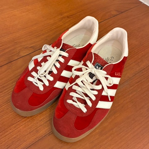 Gucci x愛迪達 紅色麂皮休閒鞋