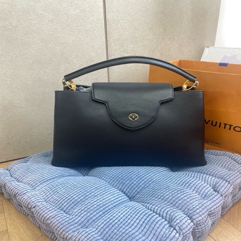 Louis Vuitton 路易威登 Capucines 黑金牛皮手提包，經典款，荔枝紋牛皮