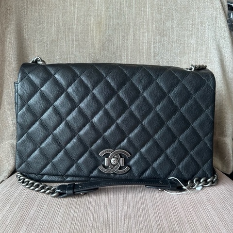 Chanel黑銀牛皮孟買單肩包香奈兒翻蓋包，底長27cm