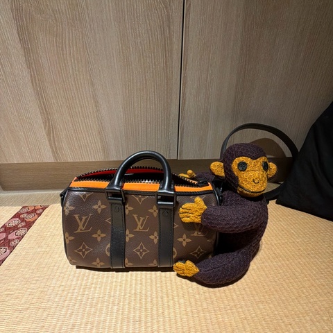 LV 猴子限量包