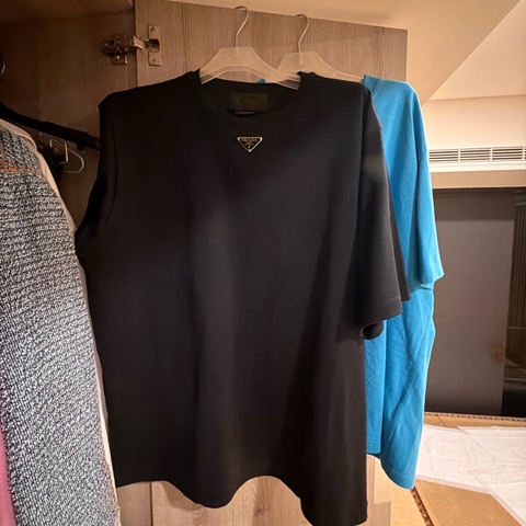 Prada 黑  t shirt