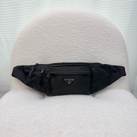Prada 黑銀經典三角logo尼龍斜背包
