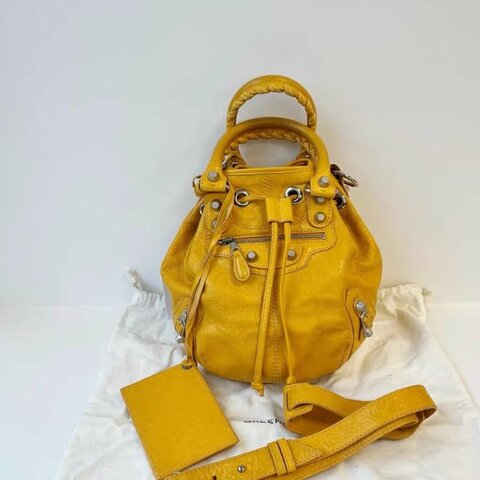 Balenciaga Pompon系列機車水桶包 黃色 16x23x16cm 98新配件肩帶 鏡子 塵袋