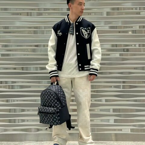 LV Monogram Shadow後背包 新款墨藍色，芯片款 29x36x20 99新配件塵袋