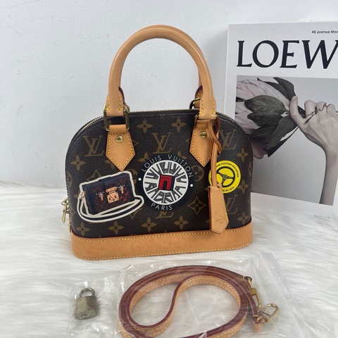LouisVuittonv路易威登 貝殼BB 勳章限量款。