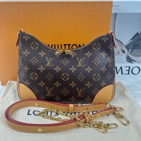 Louis Vuitton 路易威登Boulogne 牛角包，黃牛角 尺寸:29 x 16 x 9.5