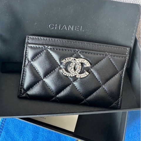 Chanel 閃閃銀扣卡包. 100% 全新