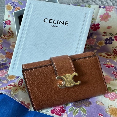 Céline 金扣啡色真皮銀包、100 ％全新