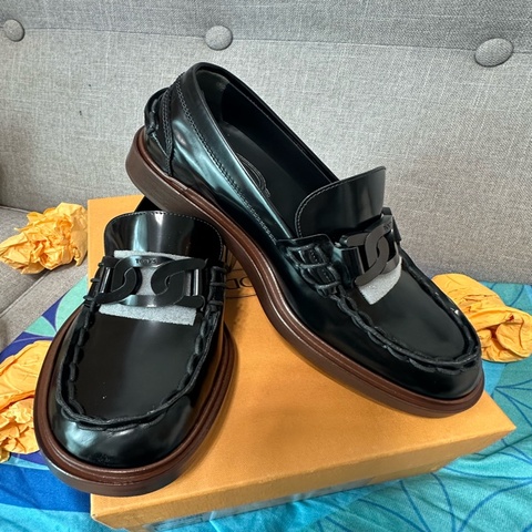 Tod’s Logo 真皮樂福鞋,100%全新，EU39