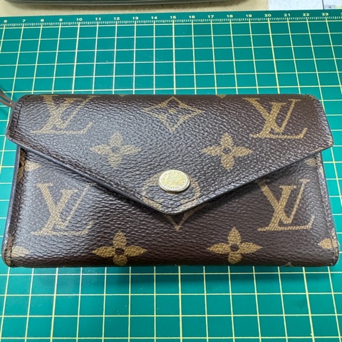 LV二手三折短夾