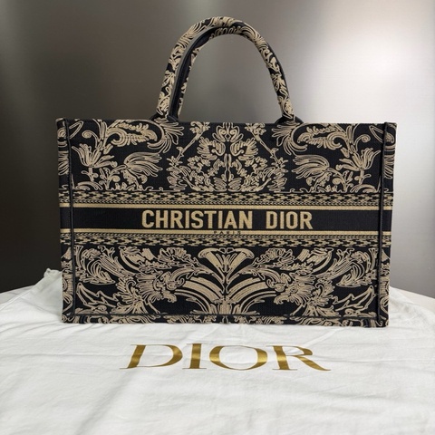 DIOR迪奧 大號BookTote Ornamental圖案線跡刺繡效果托特Tote購物袋手提包，男女同款 尺寸42×35cm