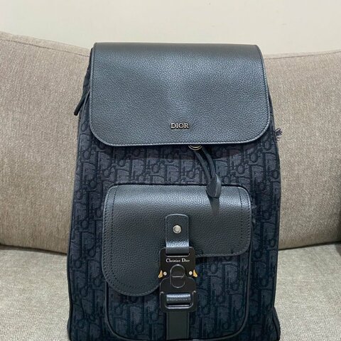 DIOR 經典Saddle 翻蓋後背包