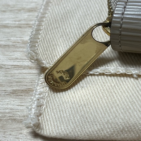 LOUIS VUITTON ZIPPY EPI