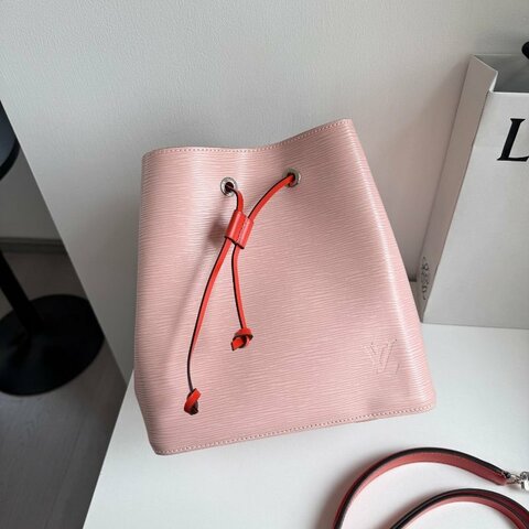 路易威登/Louis Vuitton Noe櫻花粉中號水波紋水桶包