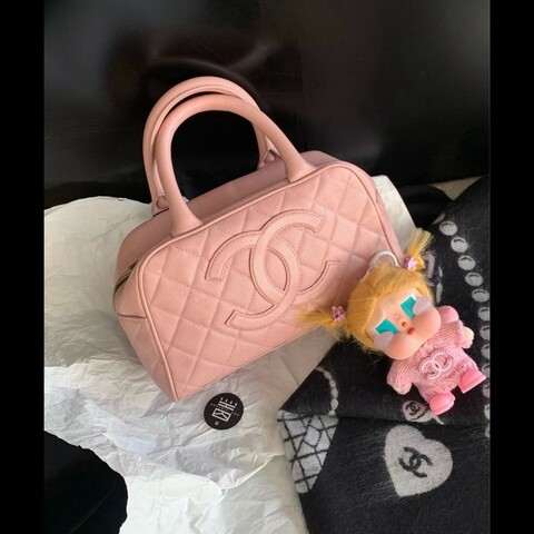 Chanel 櫻花粉魚子醬保齡球