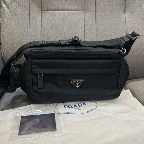 💎Han's house精品服飾💎PRADA 三角鐵牌 尼龍 防水 側背包  VA0991 原價79000