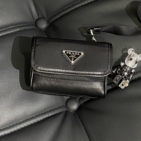 99新Prada 普拉達 Re-Nylon尼龍拼皮Saffiano 皮革mini手拿郵差包