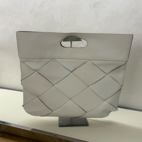 葆蝶家/Bottega Veneta 白色手提包