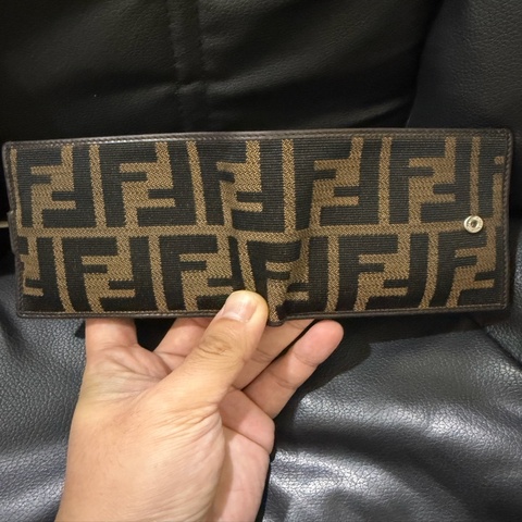 Fendi老花經典皮夾