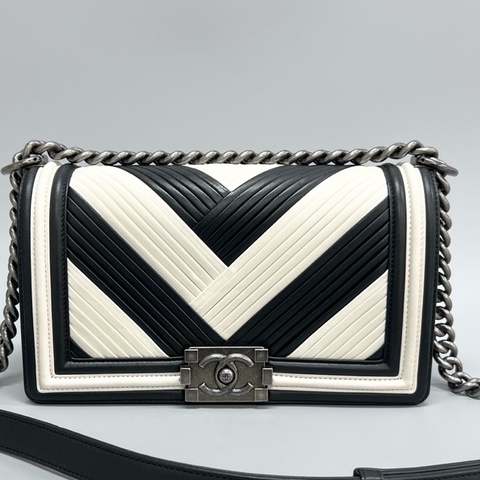 98新 Chanel/香奈兒 黑白拼色牛皮中號leboy單肩斜挎包 23開 尺寸：25*8*15