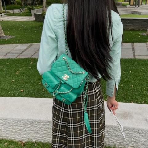 Chanel香奈兒🖤24ADuma綠色金扣荔枝皮 小號青蛙雙肩包🐸💗