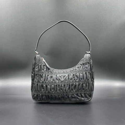 普拉達 Prada Re-Edition黑色尼龍褶皺hobo單肩包 21*16