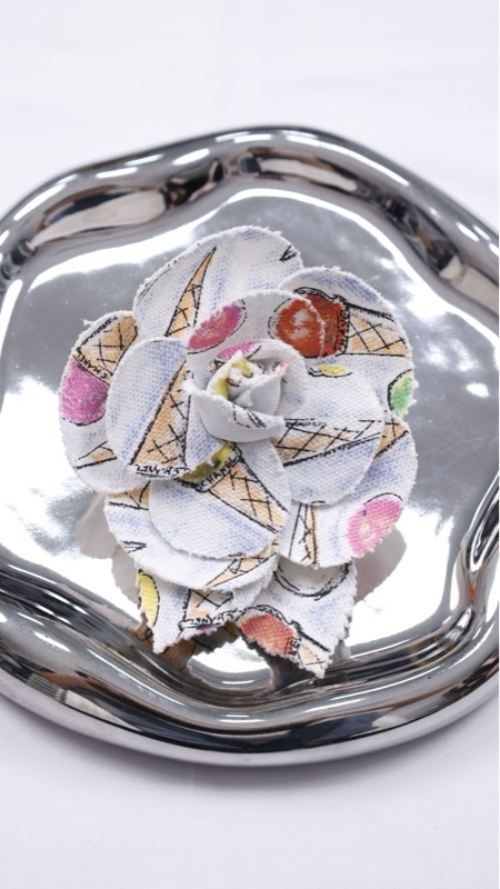 Chanel 04年冰淇淋图案山茶花胸针