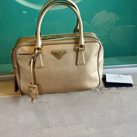 Prada • 香檳金牛皮Plume 25手提包 🈶保卡鎖具