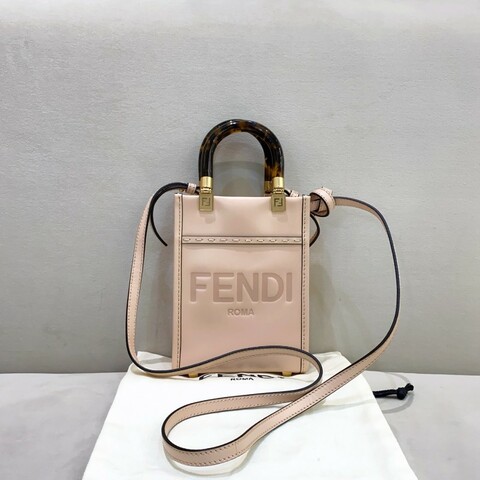 Fendi芬迪 淺粉色 mini 手提琴譜托特包單肩包 好價。