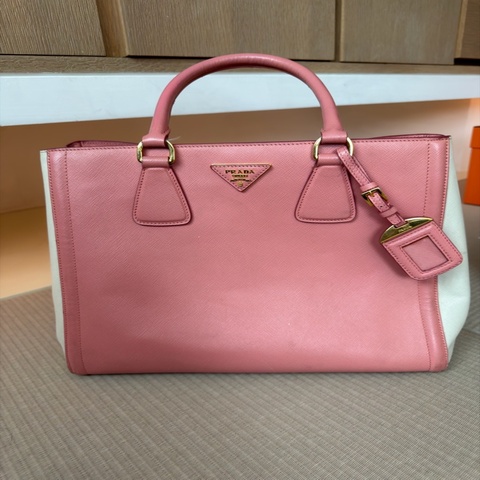 Prada/ Saffiano Lux 雙色皮革手提包