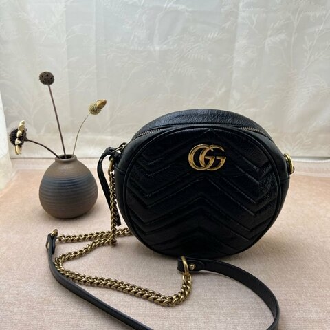 GUCCI GG Marmont 迷你圓餅斜挎包