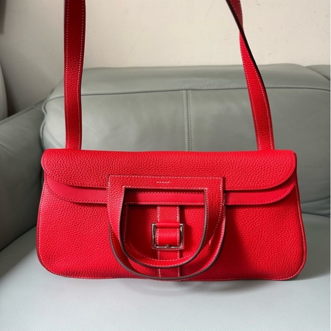 1Hermes 愛馬仕 Halzan 哈喇子 25 紅色，B 銀扣，整體 99 新，輕微使用感，無瑕疵。