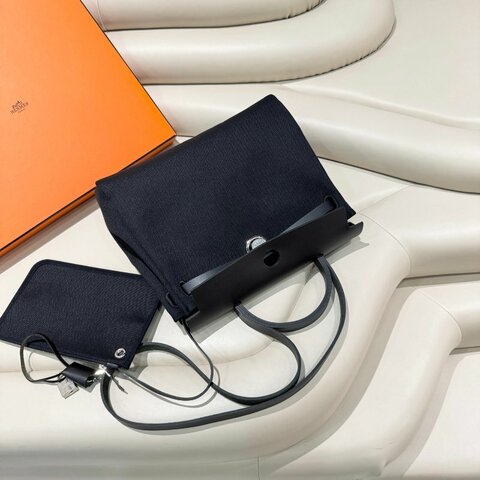 近新品 Hermes愛馬仕 黑銀Herbag31