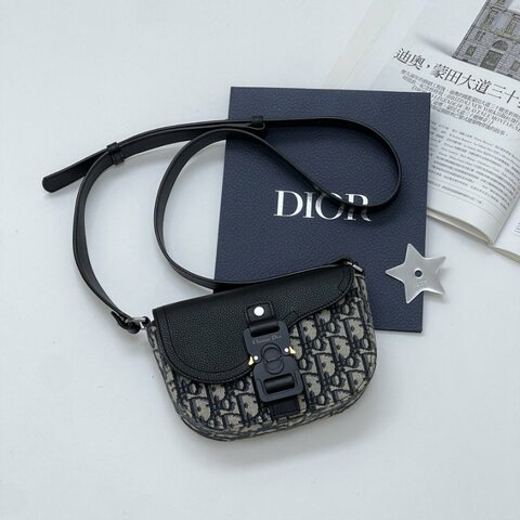DIOR Saddle 迷你翻蓋郵差包