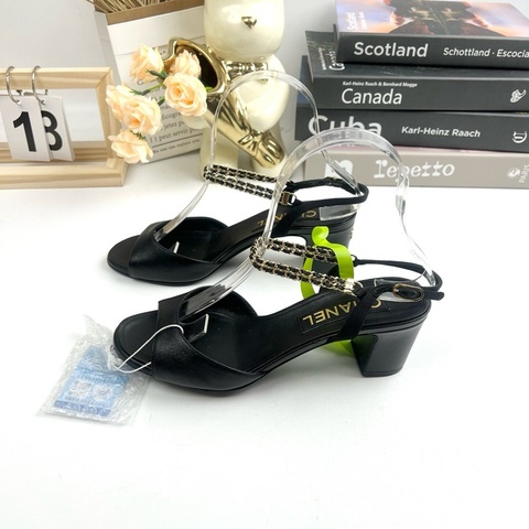 閒置新未使用 Chanel香奈兒  黑金皮穿鏈 高跟鞋 35.5碼