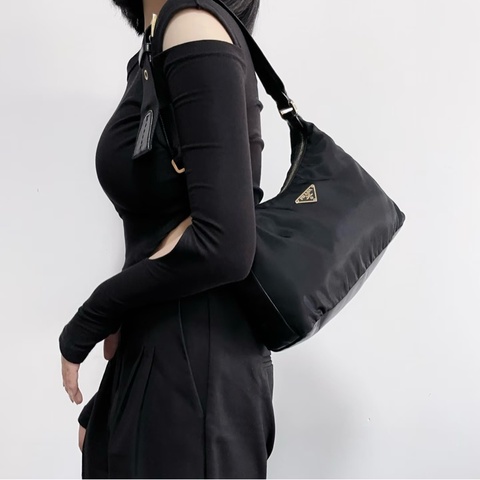 《初。Vintage》 Prada Hobo降落傘拼皮肩背包