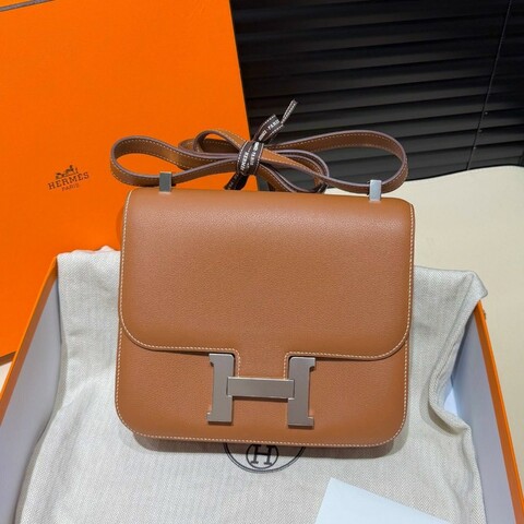 Hermes Constance 24
金棕銀扣