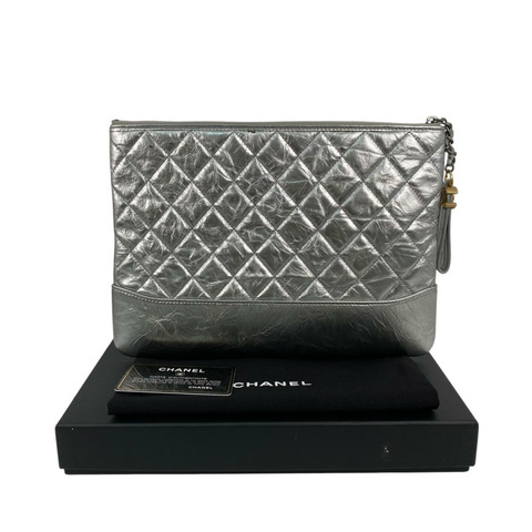 △ CHANEL 香奈兒 Silver Calfskin Gold Tone Metal And Ruthenium-Finish Metal No.24 Gabrielle Clutch 銀色小牛皮金色金屬和鍍釕金屬No.24手拿包-267013297