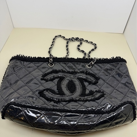 香奈兒 Chanel 13開 黑色毛絨邊PVC菱格tote托特包46cm
