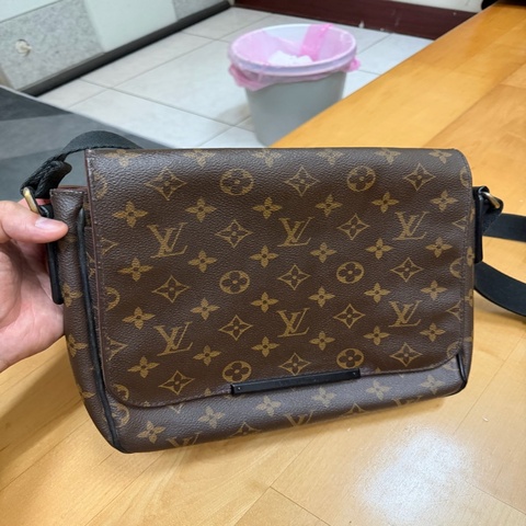 Lv經典老花翻蓋斜背包(M40935)停產