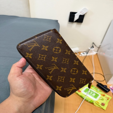Lv老花拉鍊長夾 (M60017)