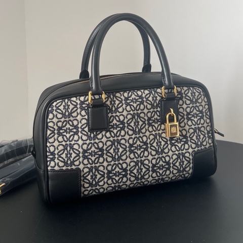 Loewe 罗意威Amazona波士顿，黑色 尺寸：26x15cm！