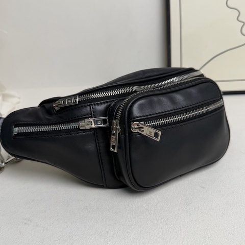 AlexanderWang亞歷山大王 黑色 羊皮腰包 斜挎包 。