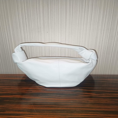 葆蝶家/Bottega Veneta  小牛皮  餃子包