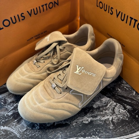 Louis Vuitton 路易威登 牛皮絨面革休閒鞋 25ss新款麂皮足球鞋 43碼