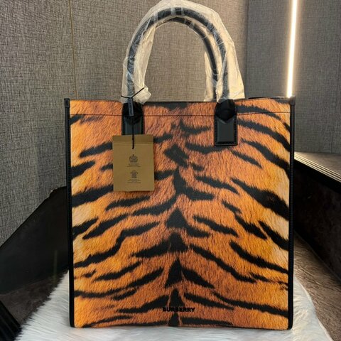 BURBERRY BURBERRY Tiger Print Denny手提包