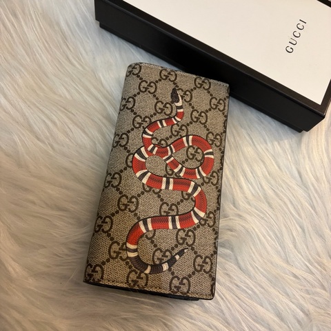 GUCCI 珊瑚蛇滿版LOGO對開長夾咖